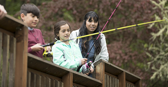 Discover the Top 4 Strategies for Identifying Ideal Fishing Locations for a Family Fishing Experience